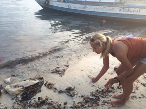 Quickly organized beach clean up