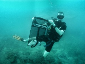 Divers with mesh bag