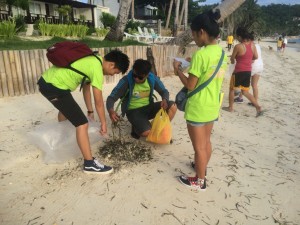 SCHOOL IN BORACAY JOINING THE CLEAN UP