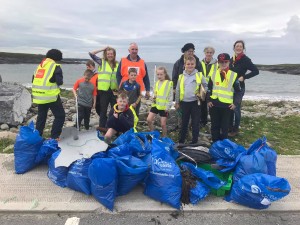 Volunteers & collected rubbish