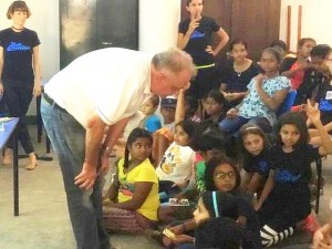 Rob Scammell, Head of PADI Asia Pacific interacting with the kids