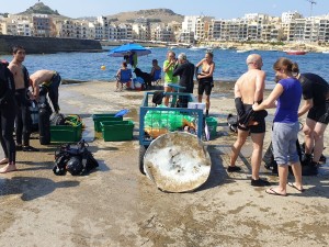 Post dive de-kit!