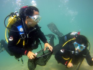 Underwater beach clean in Gran Canaria