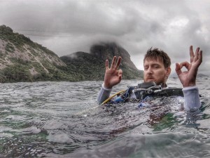 Diver with the Sugar Loaf as background