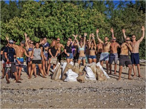 Big Turn Out for PADI IDC Gili Cleanup