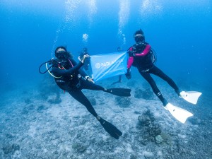 Becky and Georgie PADI AWARE