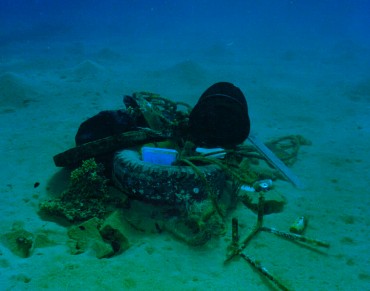 Invisible plastic particles from textiles and tyres a major source of ocean pollution – IUCN study
