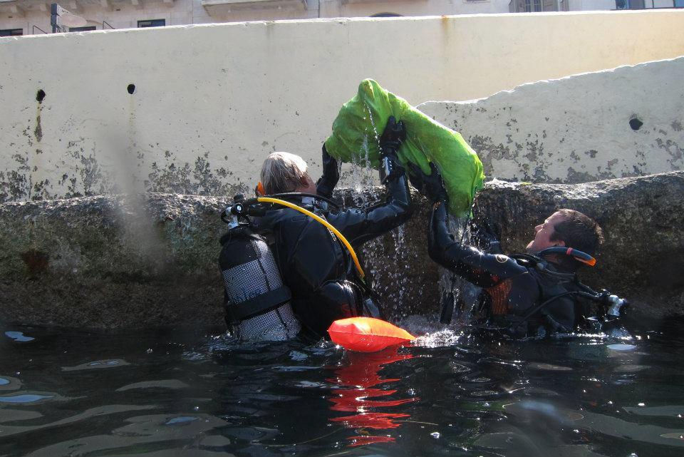 Bubbles Dive Centre Dive Against Debris