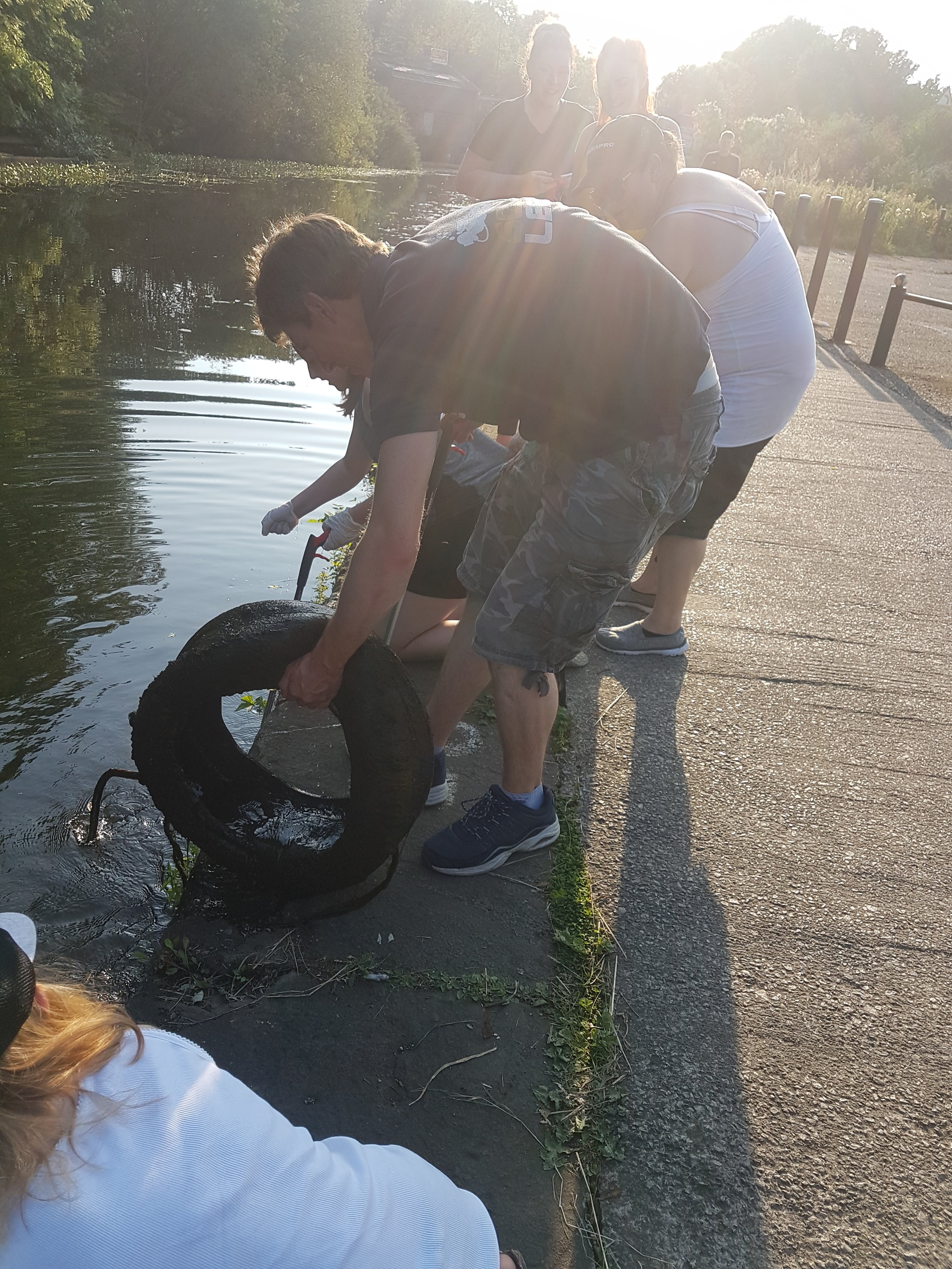 Scuba Leeds removing a tyre from the canal