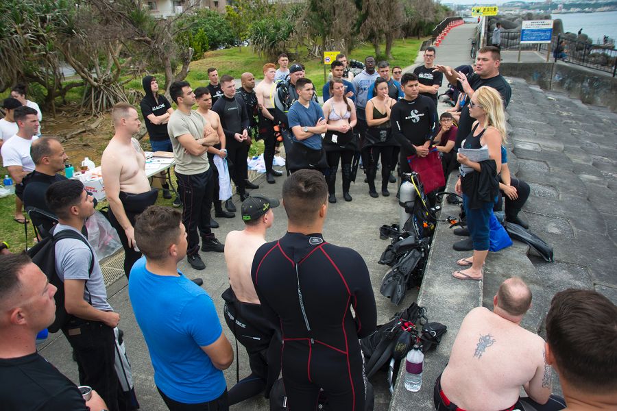 image of dive against debris briefing Okinawa