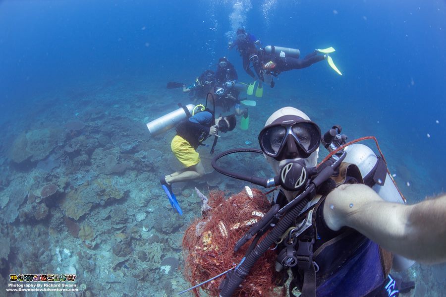 Dive Against Debris Net Removal