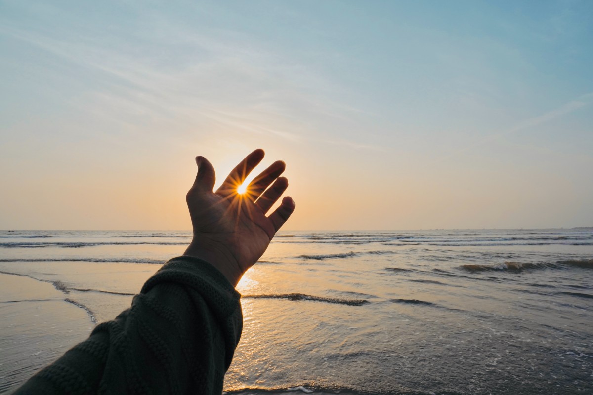 image of a helping hand by santosh verma - unsplash