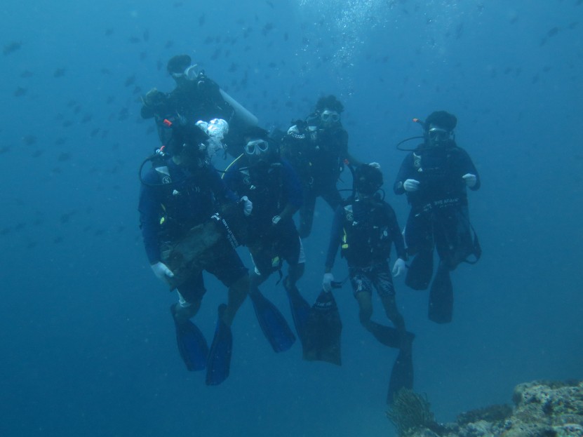 Dive Against Debris Course