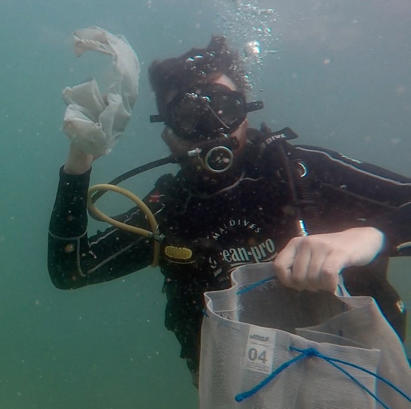 Diving against debris