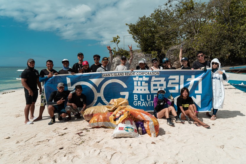 Beach cleanup group shot