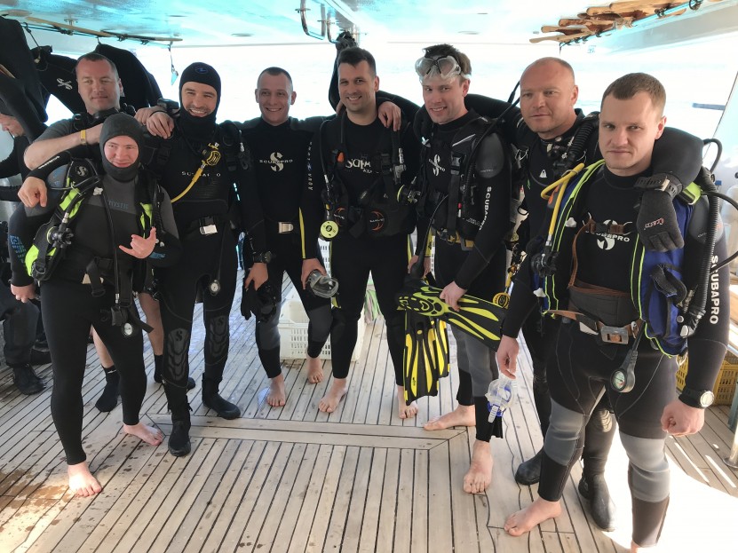  S 24473 scuba diving team conducted a Dive Against Debris course