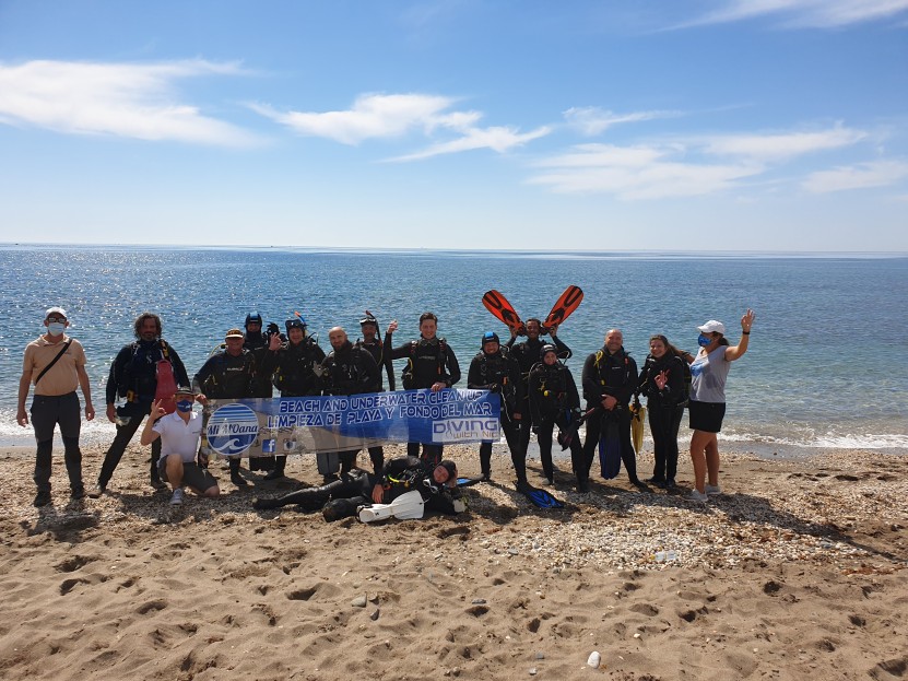 Beach clean malaga with divers