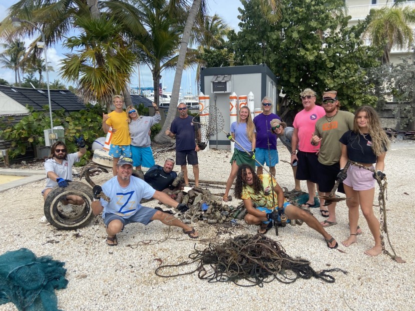 Rainbow Reef's Dive Against Debris mangrove boat crew.