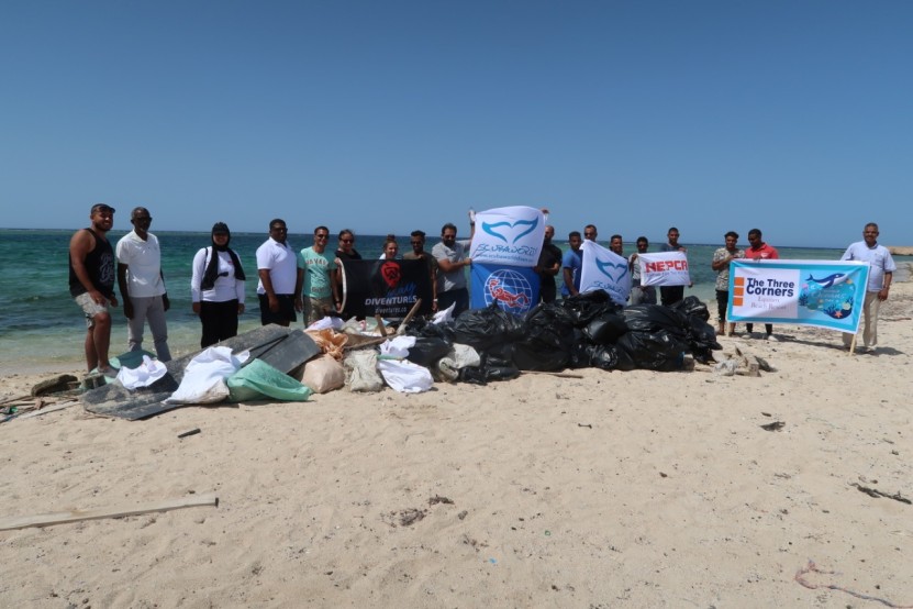 After a long day of diving against debris and beach cleanup, our efforts are crowned by removing more than 200kg of plastic debris