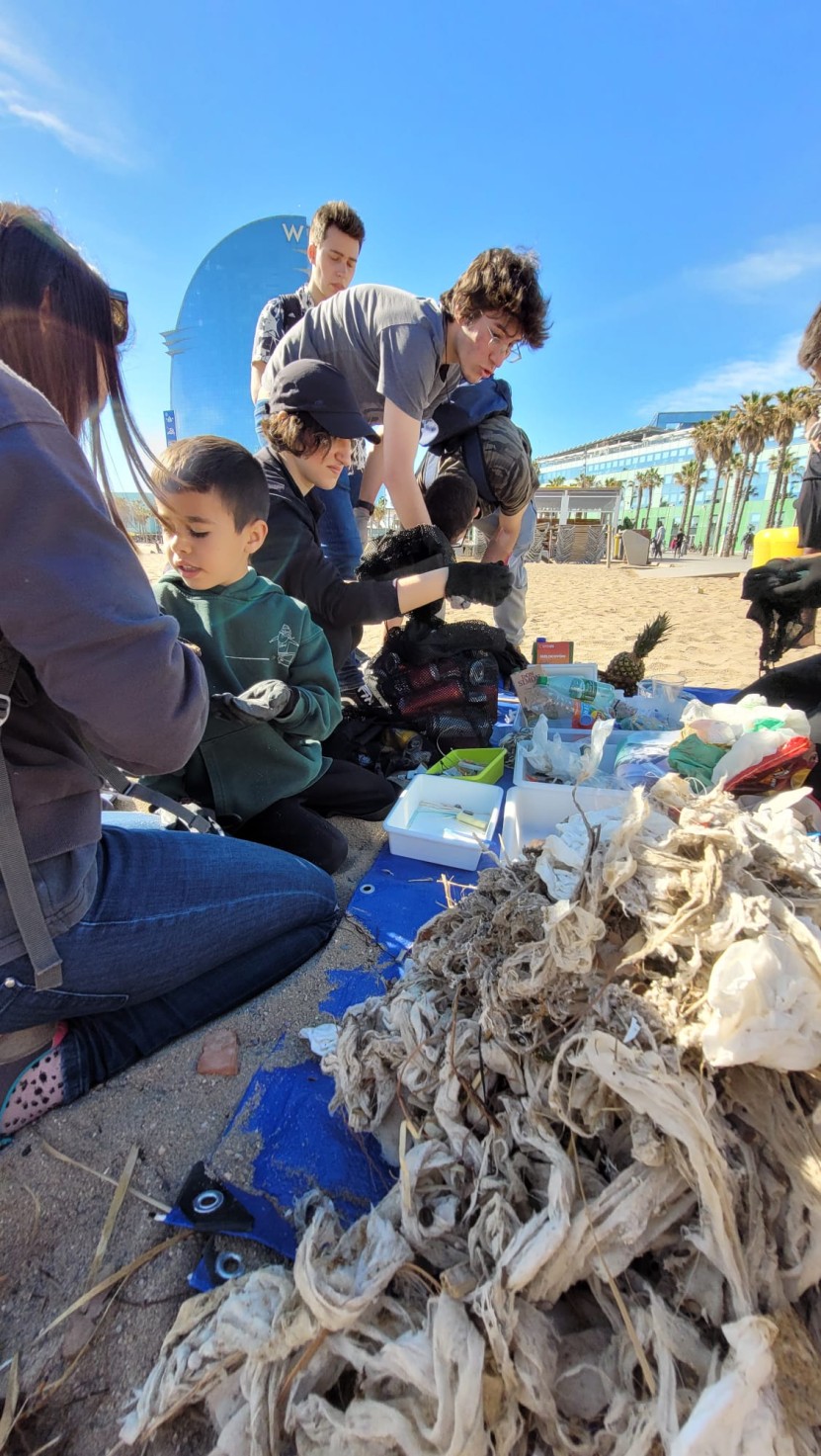 Beach clean up and dive against debris in barcelona