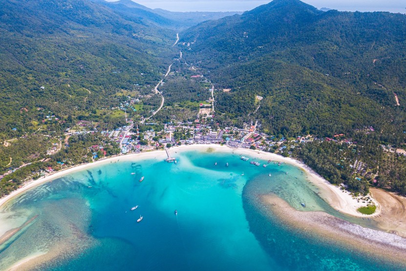 Chaloklum beach aerial view of reef