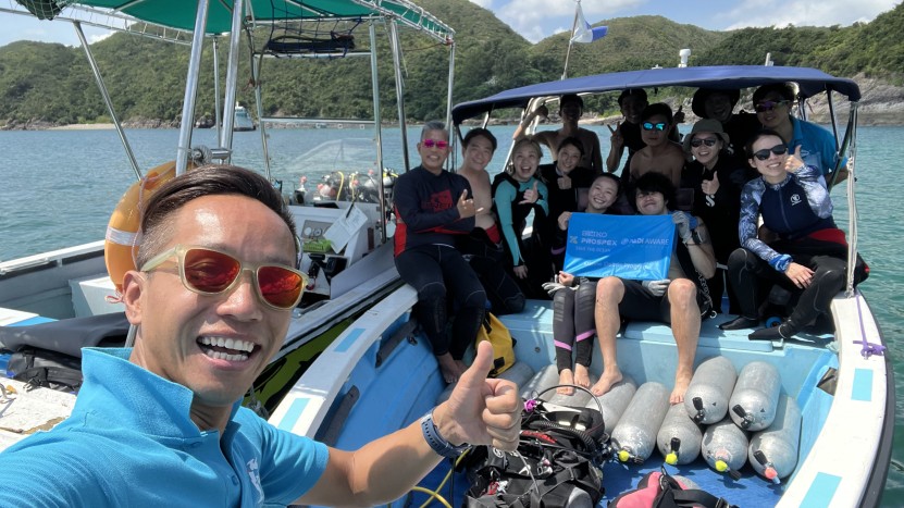 PADI Conservation Day 2023   打擊海洋垃圾~海岸及水底清潔活動2023🤿🤿  唔好俾佢停💪執海洋垃圾係要keep住做嘅🥳🙏  感謝大家的支持及對環保海洋出一分力💪呢次已經係本年度第三次舉辦打擊海洋垃圾活動🥳🤙🏽今次活動火箭友海洋垃圾小隊成功執到的海洋垃圾有鬼網，膠樽，鋁罐及其他海洋垃圾，一共有40公斤的重量🫡💪  香港既海岸線好長亦都好靚，有啲沙灘好受歡迎，人多自然垃圾多；有啲沙灘因為地理位置及海流等因素，這些海岸地區往往滿布垃圾，除了影響觀賞價值，亦會影響海洋生態。垃圾漂入大海，尤其飄浮的膠袋和發泡膠，最易令海洋生物誤認是食物，吞食後令其窒息，破壞海洋生態。  叔叔參與水底清潔已經超過10年，我睇到呢10年來，大家對海洋保育既意識愈黎愈高，亦都比以往更加積極參加多元化既清潔運動，多年來火箭友都持續推動潛水員進行水底清潔，希望以實際行動保護自然環境。今次我哋邀請一批熱心的潛水員進行打擊海洋垃圾活動，希望透過活動有助大家了解保育海岸的重要性，同時更加珍惜我地香港寶貴既天然資源！  感謝Gary教練🥳Isaac教練💪Jessica教練及DM邦的協助🤙🏽🤙